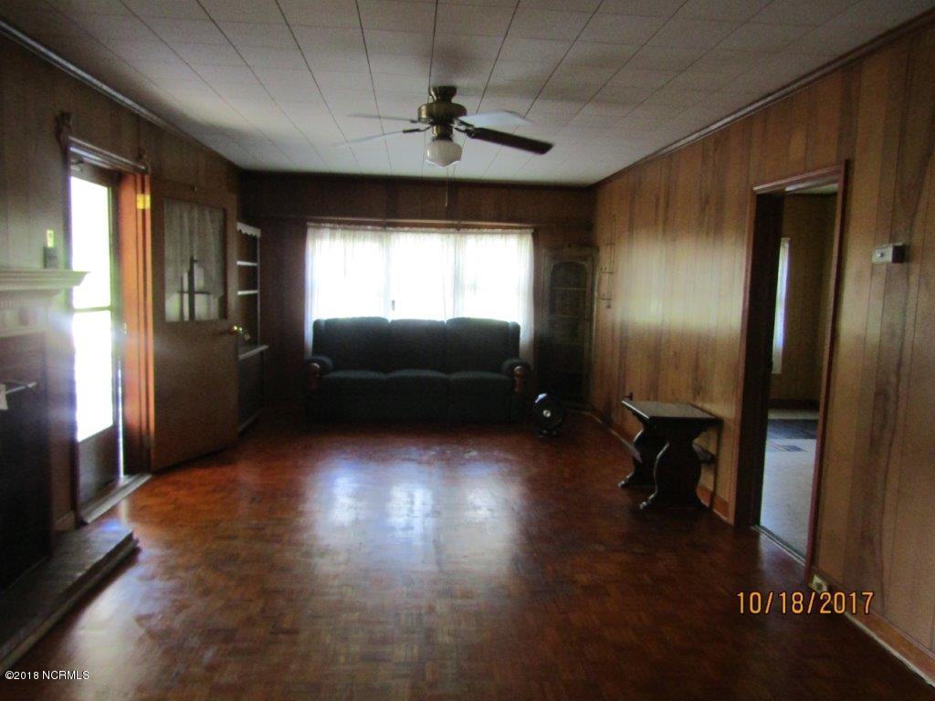 1318 Roberts Road Grantsboro, NC 28529 - Photo 6 of 6 Fornes living