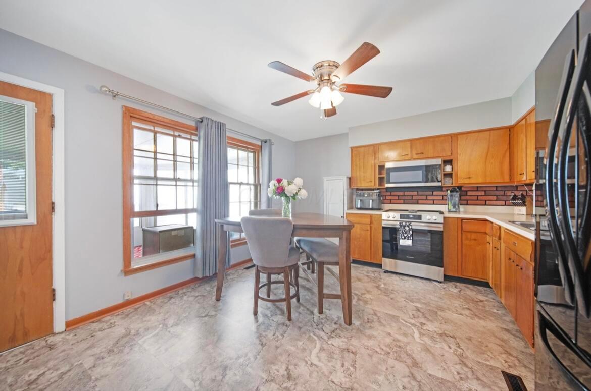 164 Sturbridge Road Columbus, OH 43228 - Photo 8 of 29 Eat in Kitchen