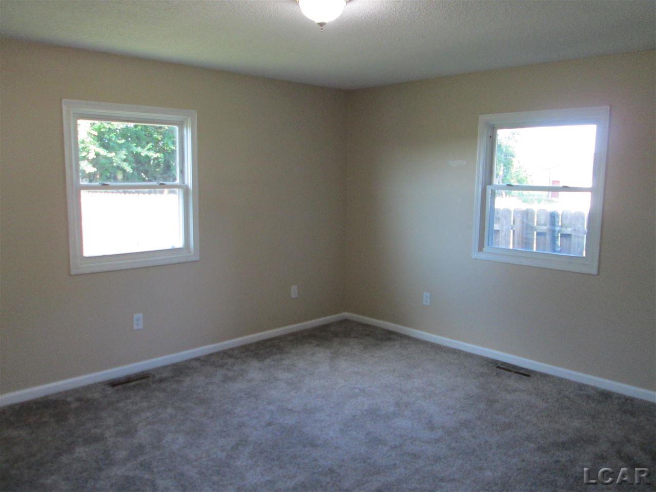 1801 East Carleton Road Adrian, MI 49221 - Photo 5 of 16 50082084-4.JPG
