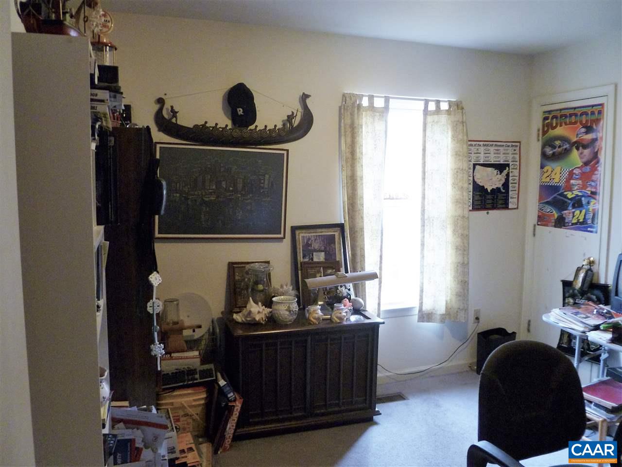 25 Poppy Road Ruckersville, VA 22968 - Photo 21 of 32 a living room with furniture and a window