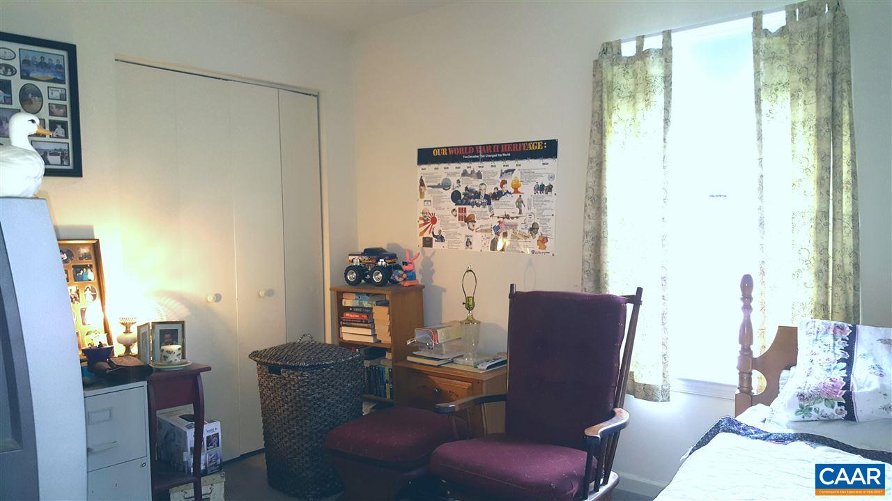 25 Poppy Road Ruckersville, VA 22968 - Photo 22 of 32 a living room with furniture and a window