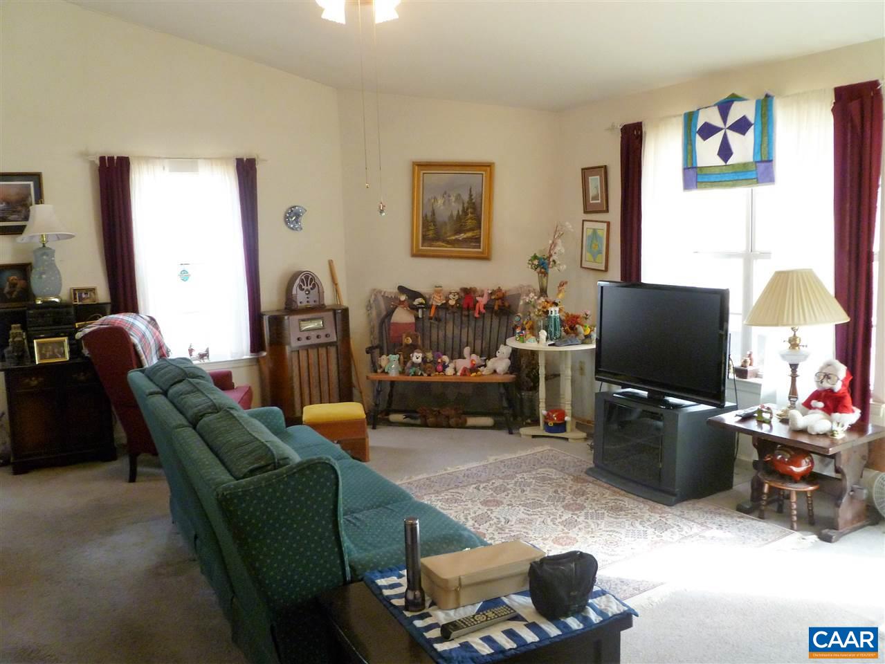 25 Poppy Road Ruckersville, VA 22968 - Photo 3 of 32 a living room with furniture and a flat screen tv