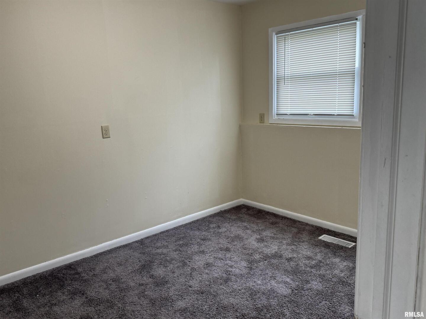 1907 16th Street Silvis, IL 61282 - Photo 6 of 10 an empty room with a window