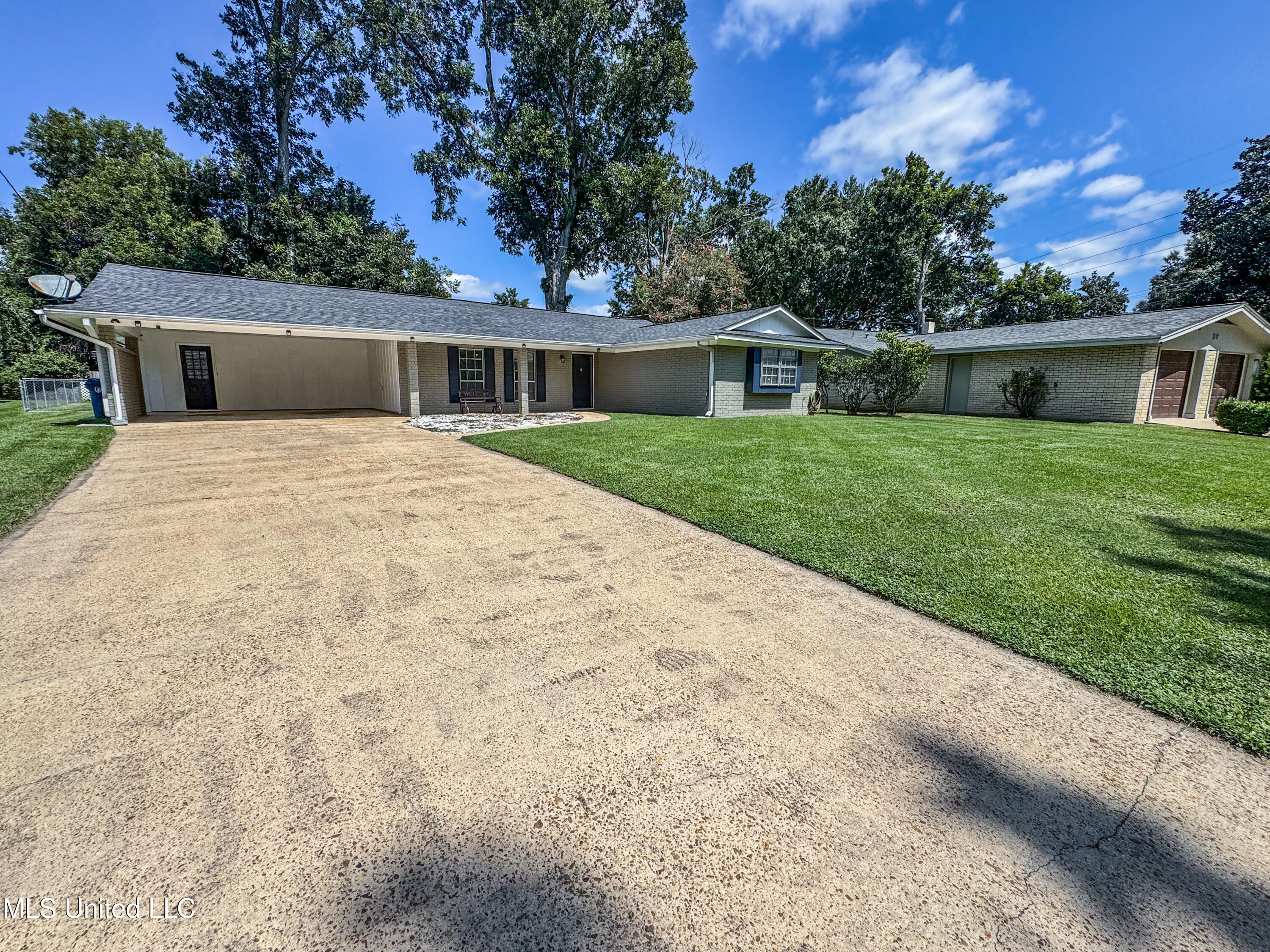 35 Pecan Way Natchez, MS 39120 - Photo 3 of 37 IMG_5102