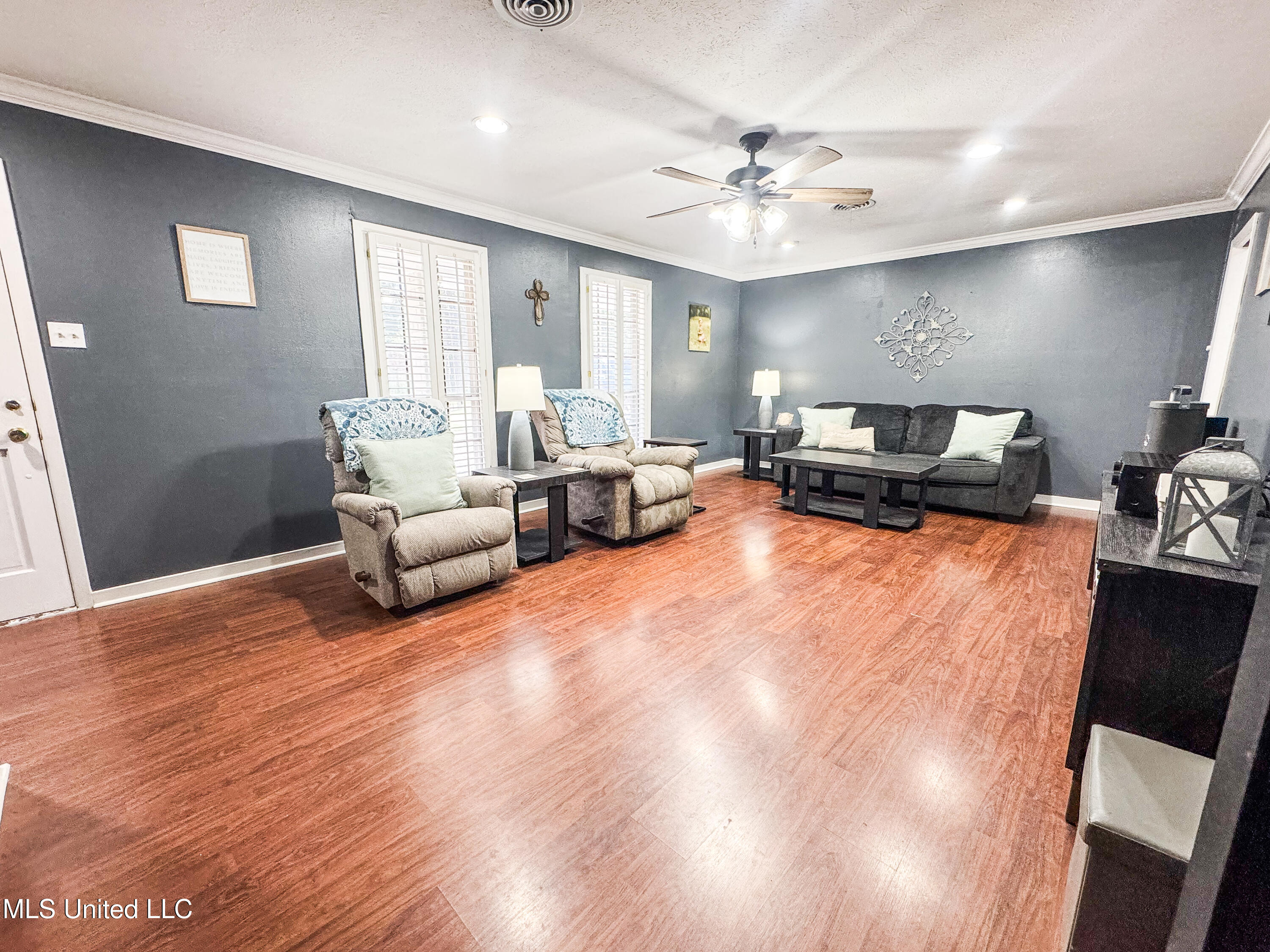 35 Pecan Way Natchez, MS 39120 - Photo 5 of 37 IMG_5046