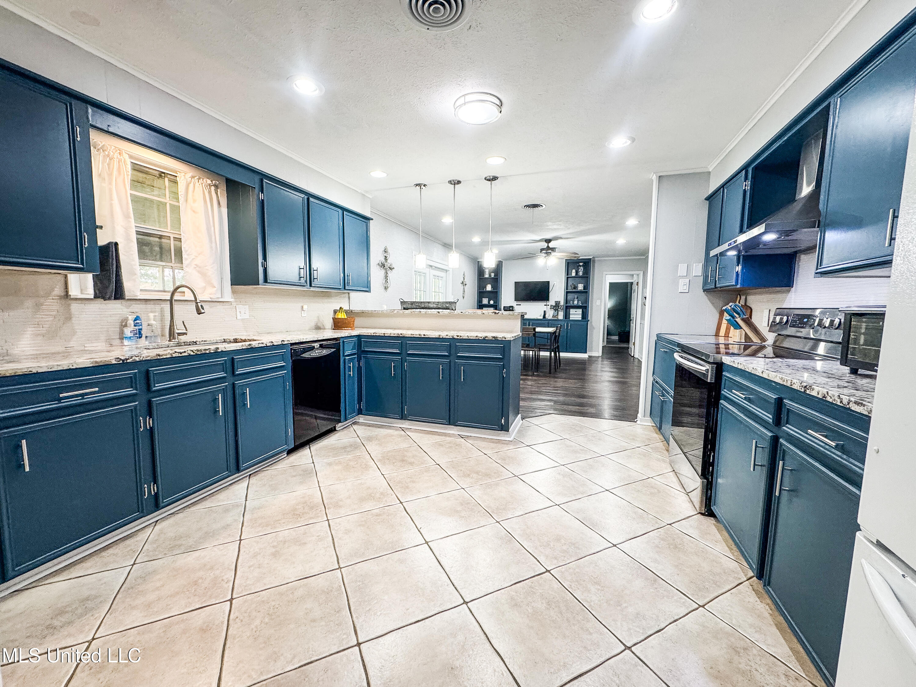 35 Pecan Way Natchez, MS 39120 - Photo 8 of 37 IMG_5028