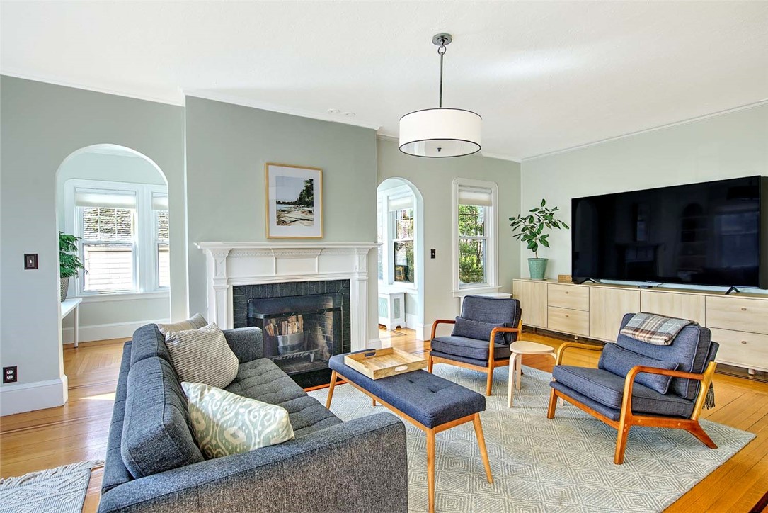 12 Holly Street Providence, RI 02906 - Photo 5 of 44