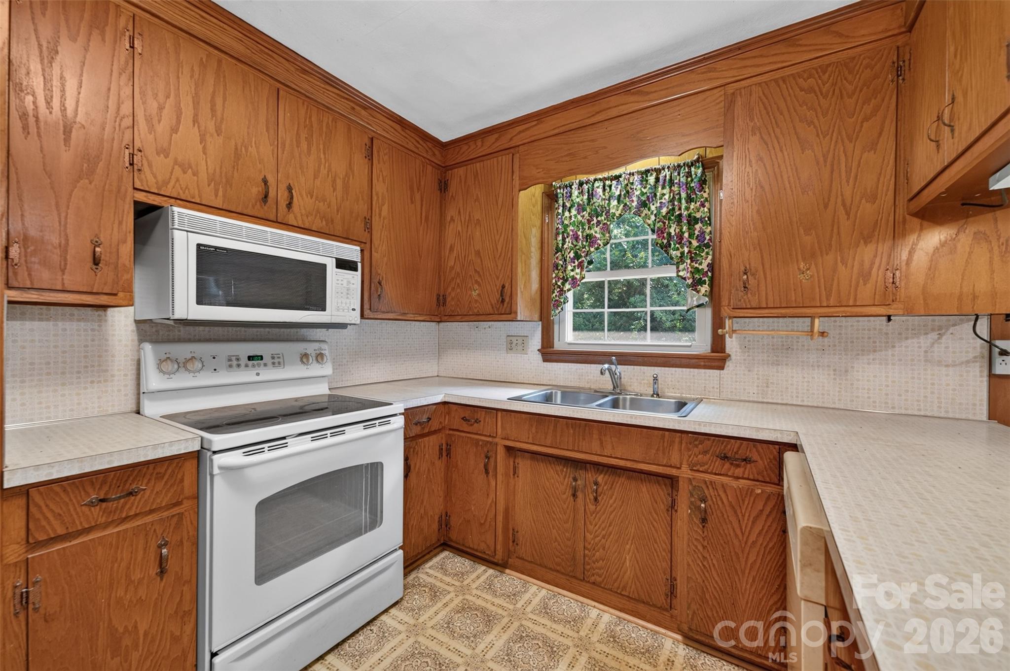 632 Wildlife Access Road Hickory, NC 28601 - Photo 18 of 48 Gallery Image 18