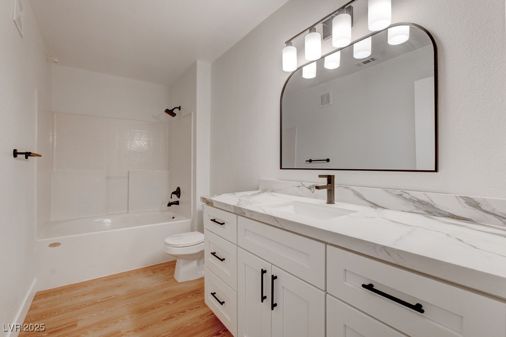 1881 West Alexander Road, Unit 1129 North Las Vegas, NV 89032 - Photo 9 of 31 Full bathroom featuring vanity, light wood-style floors, and shower / bath combination