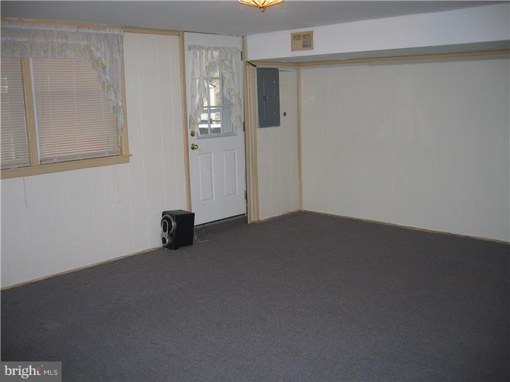 10227 Kilburn Road Philadelphia, PA 19114 - Photo 14 of 23 Family Room
