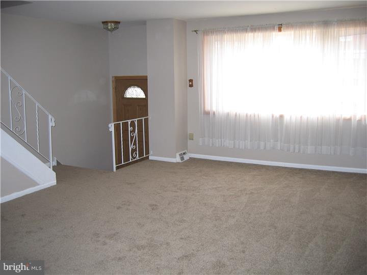 10227 Kilburn Road Philadelphia, PA 19114 - Photo 3 of 23 Living Room
