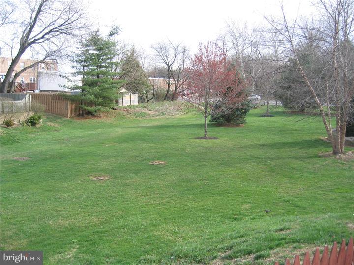 10227 Kilburn Road Philadelphia, PA 19114 - Photo 22 of 23 View in Back