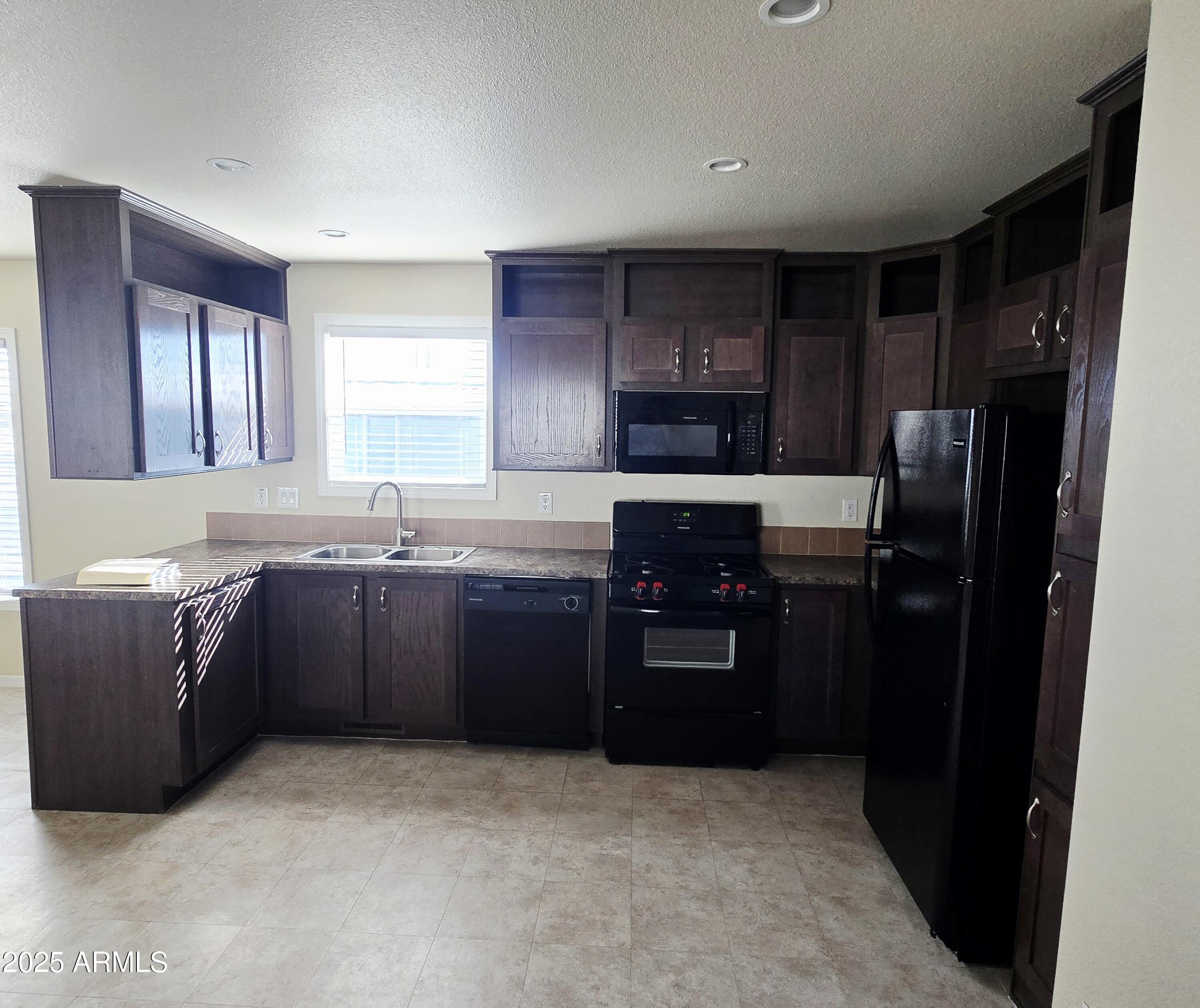 10540 East Apache Trail, Unit 182 Apache Junction, AZ 85120 - Photo 16 of 24 Kitchen
