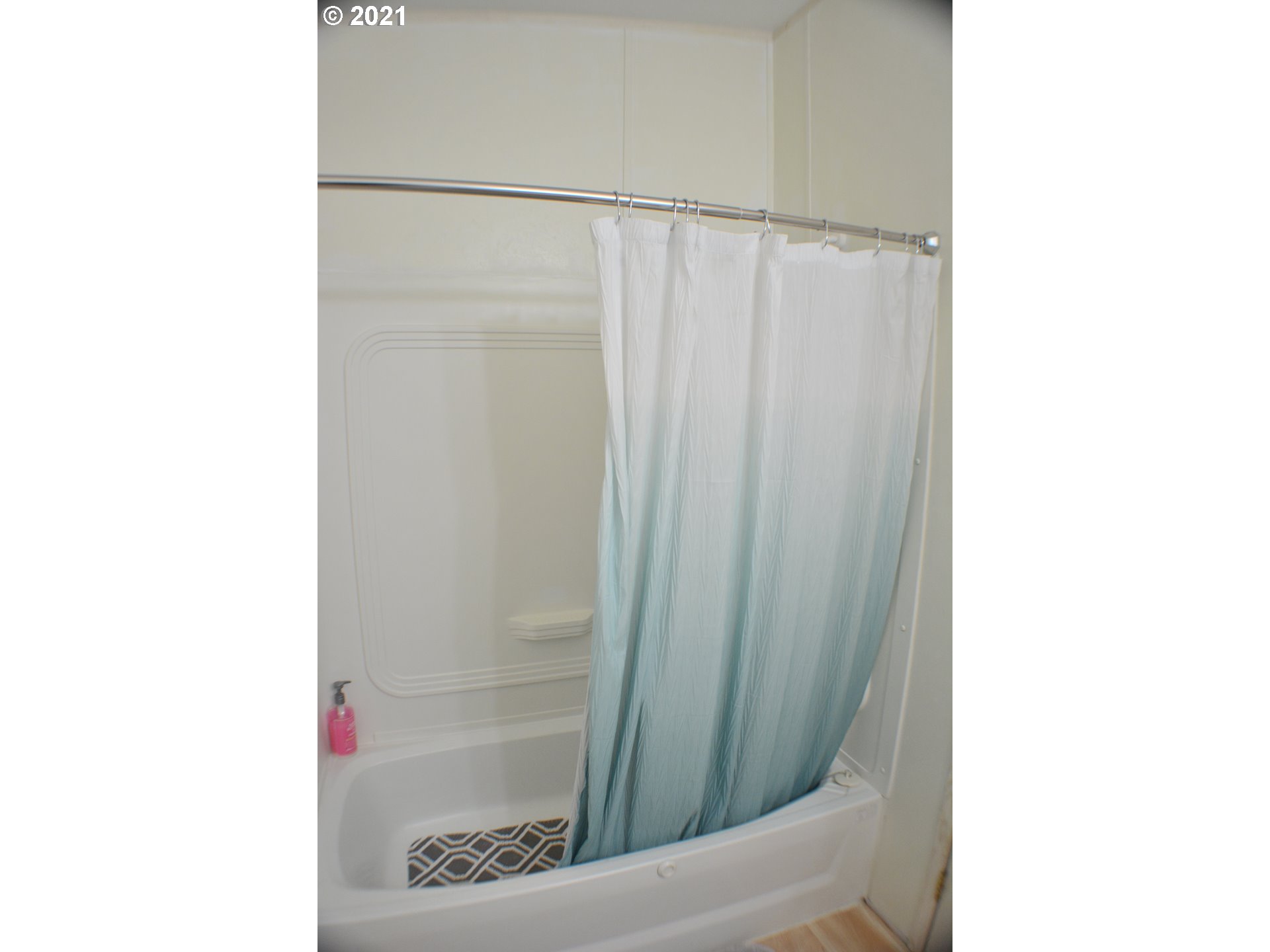 57915 Highway 203 Union, OR 97883 - Photo 15 of 27 a bathroom with a shower
