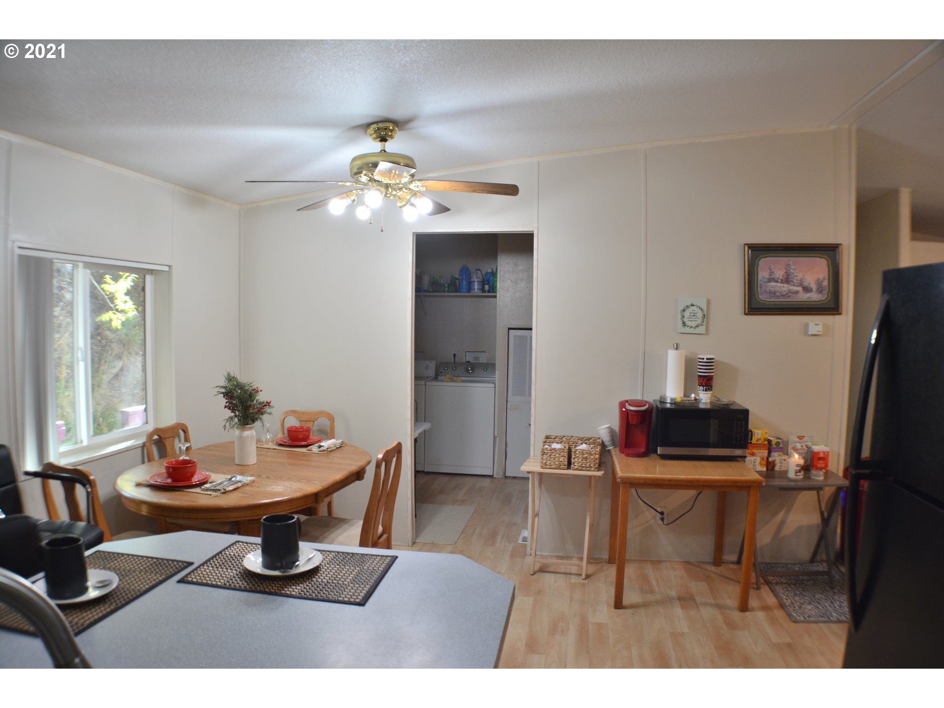 57915 Highway 203 Union, OR 97883 - Photo 4 of 27 a living room with furniture and window