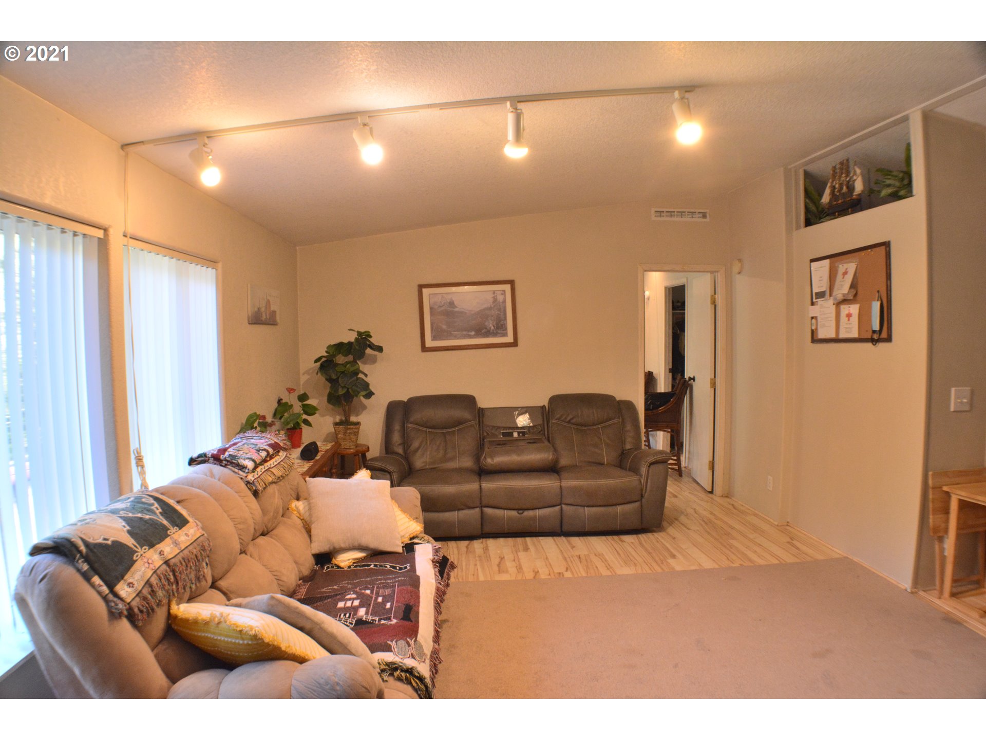 57915 Highway 203 Union, OR 97883 - Photo 6 of 27 a living room with furniture and a window