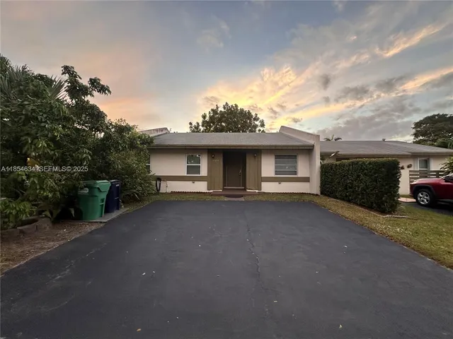 $2,700 | 11604 Southwest 124th Court, Unit 1, Miami, FL 33186