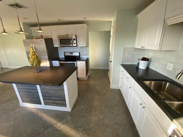 121 Southwest 13th Avenue Delray Beach, FL 33444 - Photo 8 of 24 IMG_1197