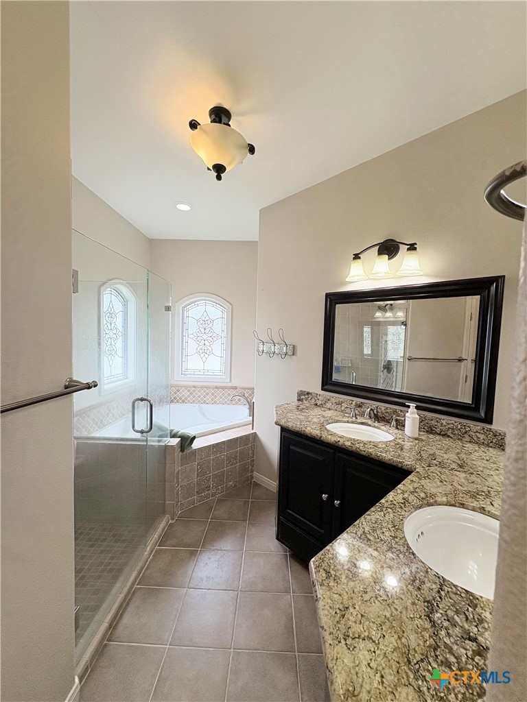 949 Abrameit Road Goliad, TX 77963 - Photo 32 of 48 a spacious bathroom with a bathtub sink and mirror