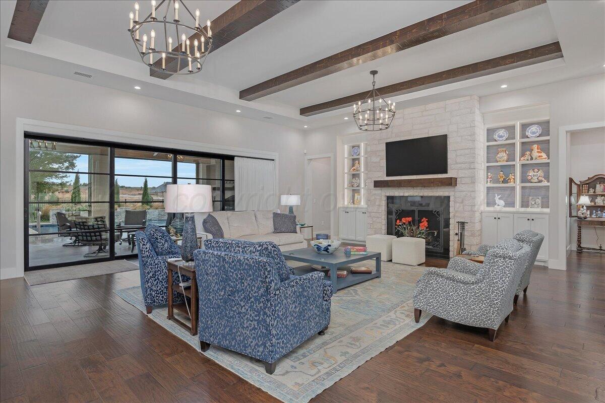 1407 Waggoner Ranch Road Amarillo, TX 79124 - Photo 13 of 99 13-Living Room