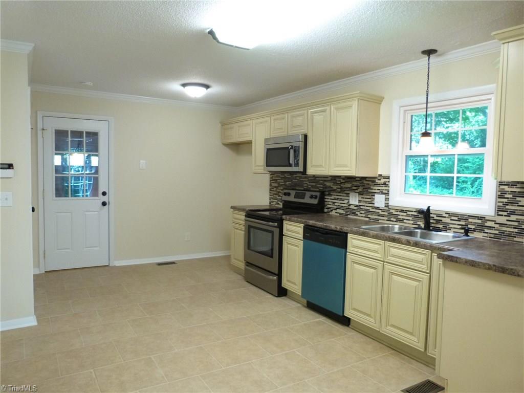 6421 Canberra Avenue Rural Hall, NC 27045 - Photo 7 of 21 Gallery Image 7