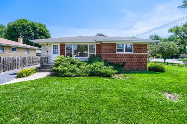 $474,900 | 603 North Wilshire Lane, Arlington Heights, IL 60004