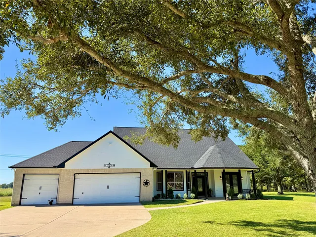 a front view of house with yard