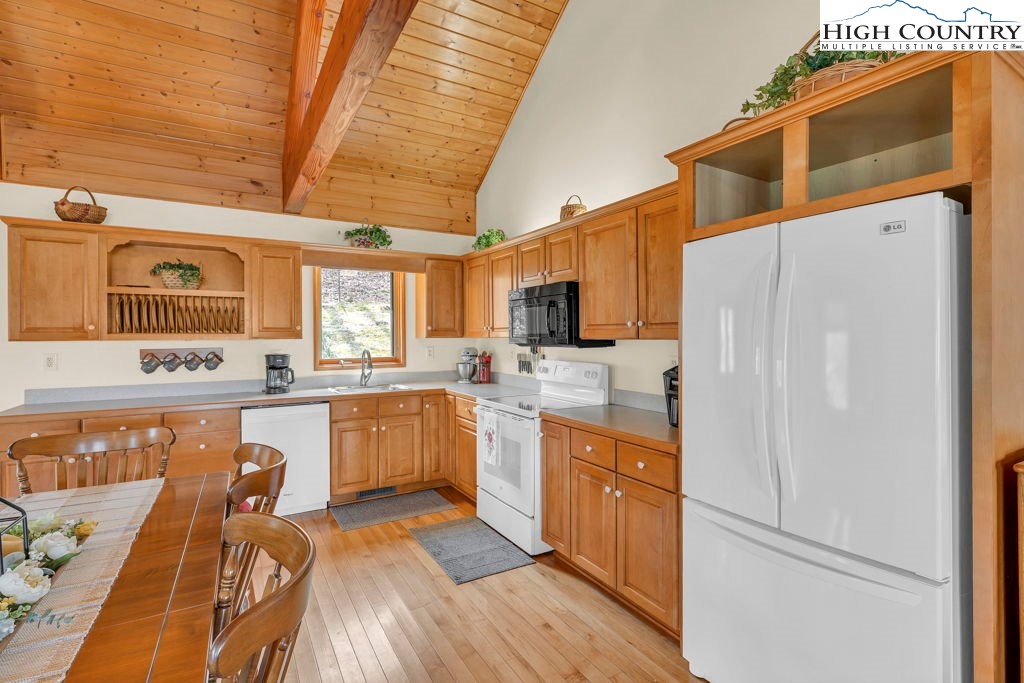 438 Virgil's Lane Boone, NC 28607 - Photo 7 of 32