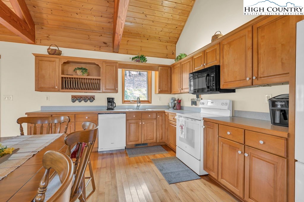 438 Virgil's Lane Boone, NC 28607 - Photo 8 of 32