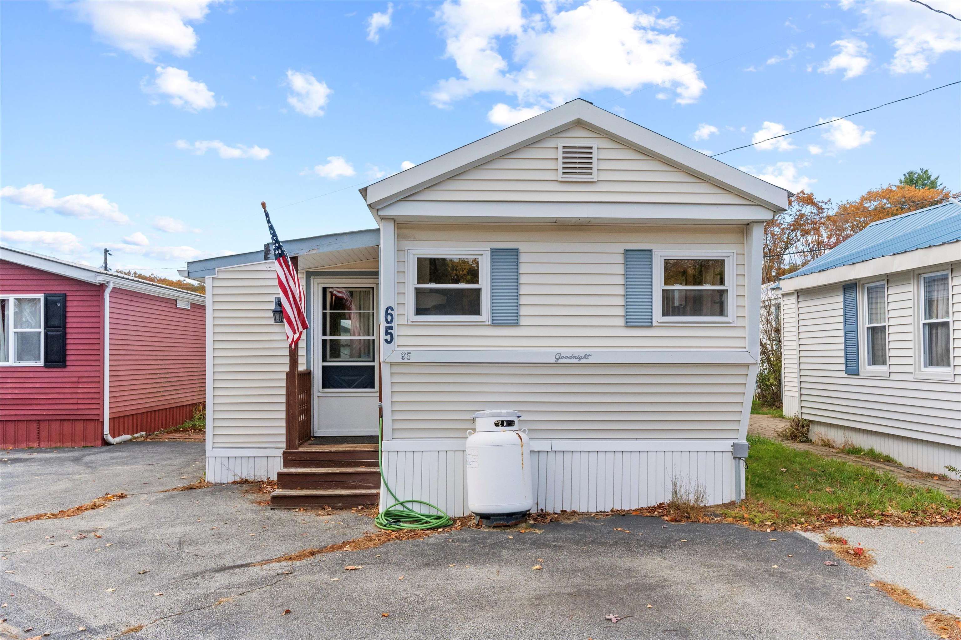 65 Marlette Avenue Hooksett, NH 03106 - Photo 2 of 24