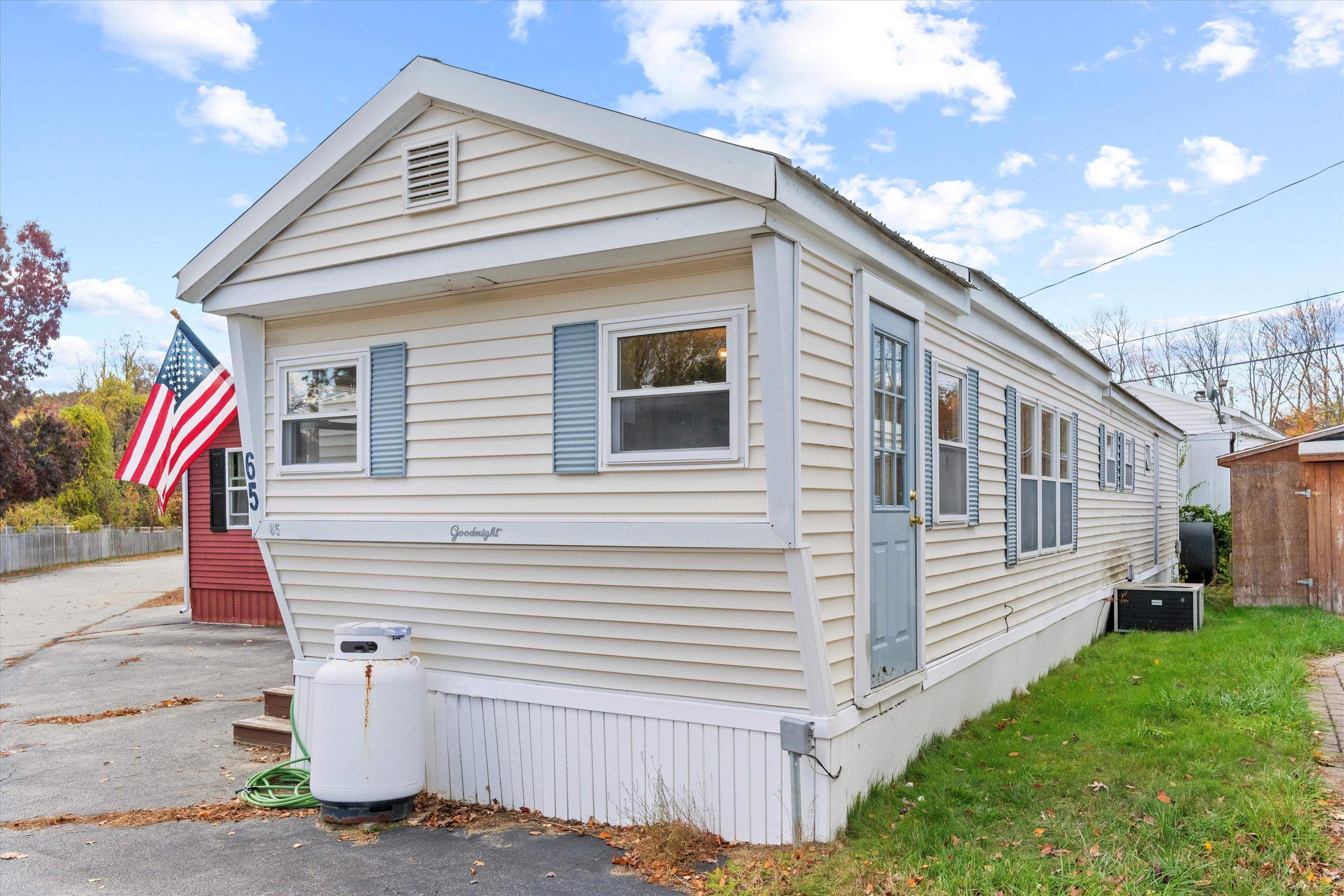 65 Marlette Avenue Hooksett, NH 03106 - Photo 3 of 24