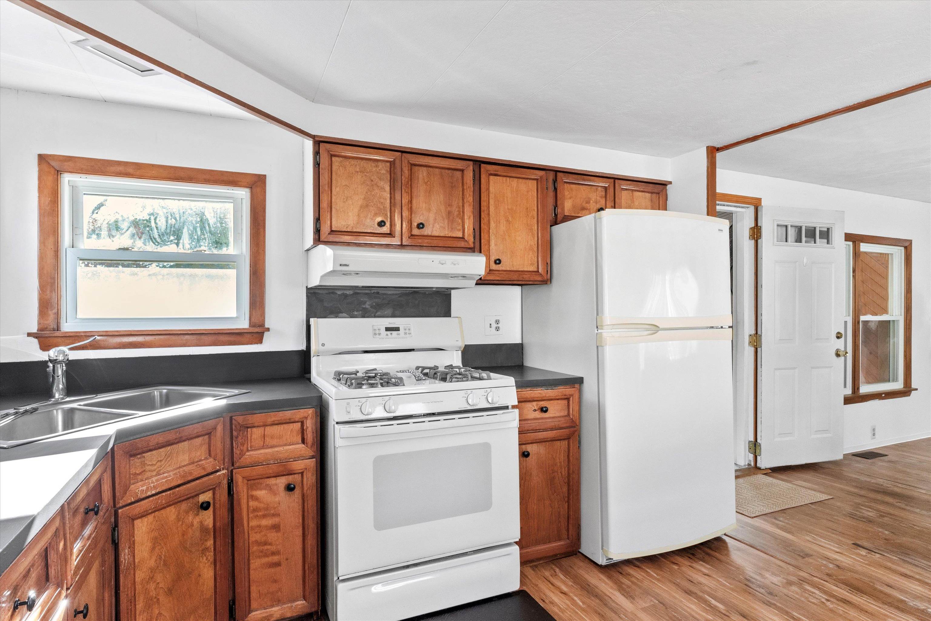 65 Marlette Avenue Hooksett, NH 03106 - Photo 8 of 24