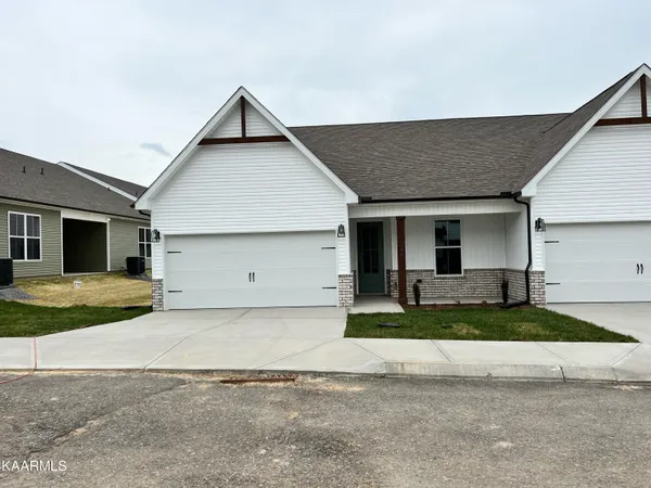 $2,100 | 348 Harper Village Way, Lenoir City, TN 37771