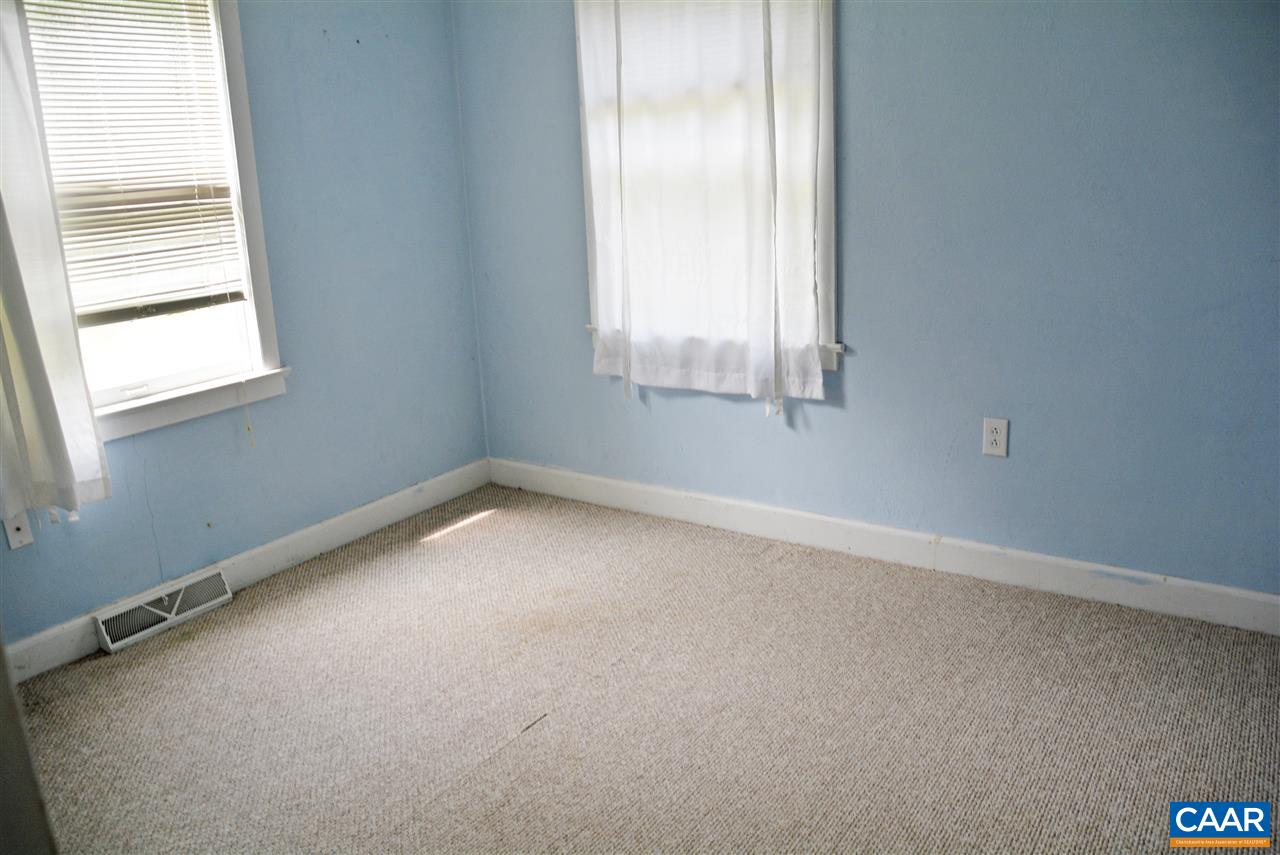 1110 Osborn Road Farmville, VA 23901 - Photo 4 of 9 an empty room with a window