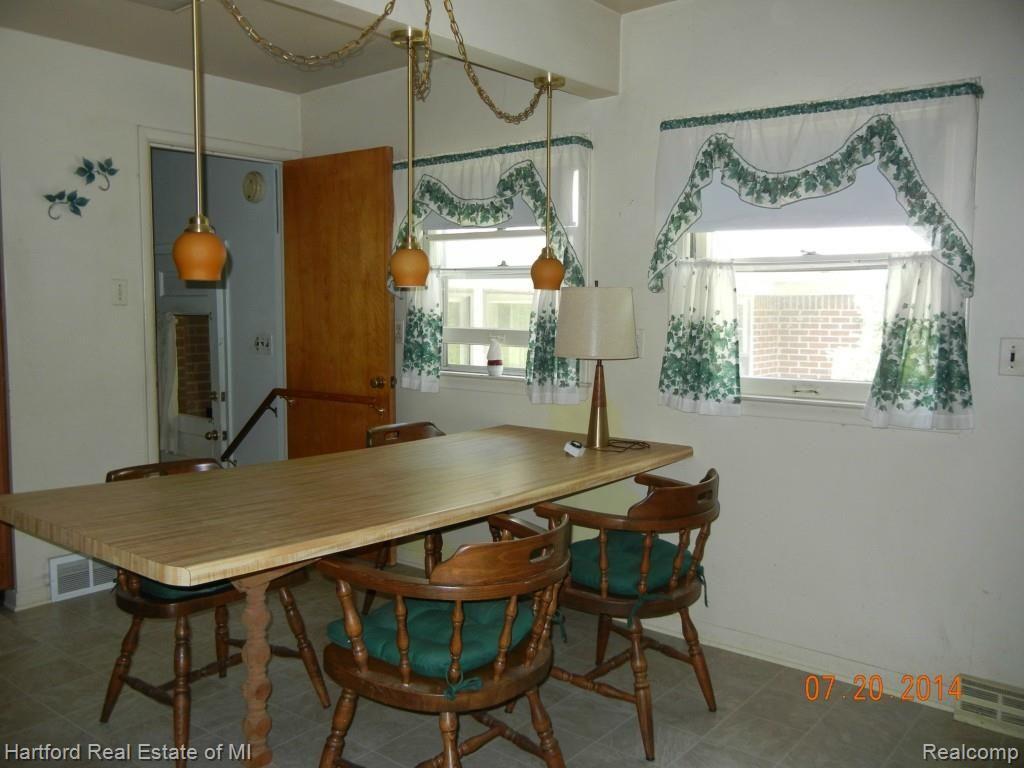 26120 Springland Street Farmington, MI 48334 - Photo 9 of 28 Kitchen