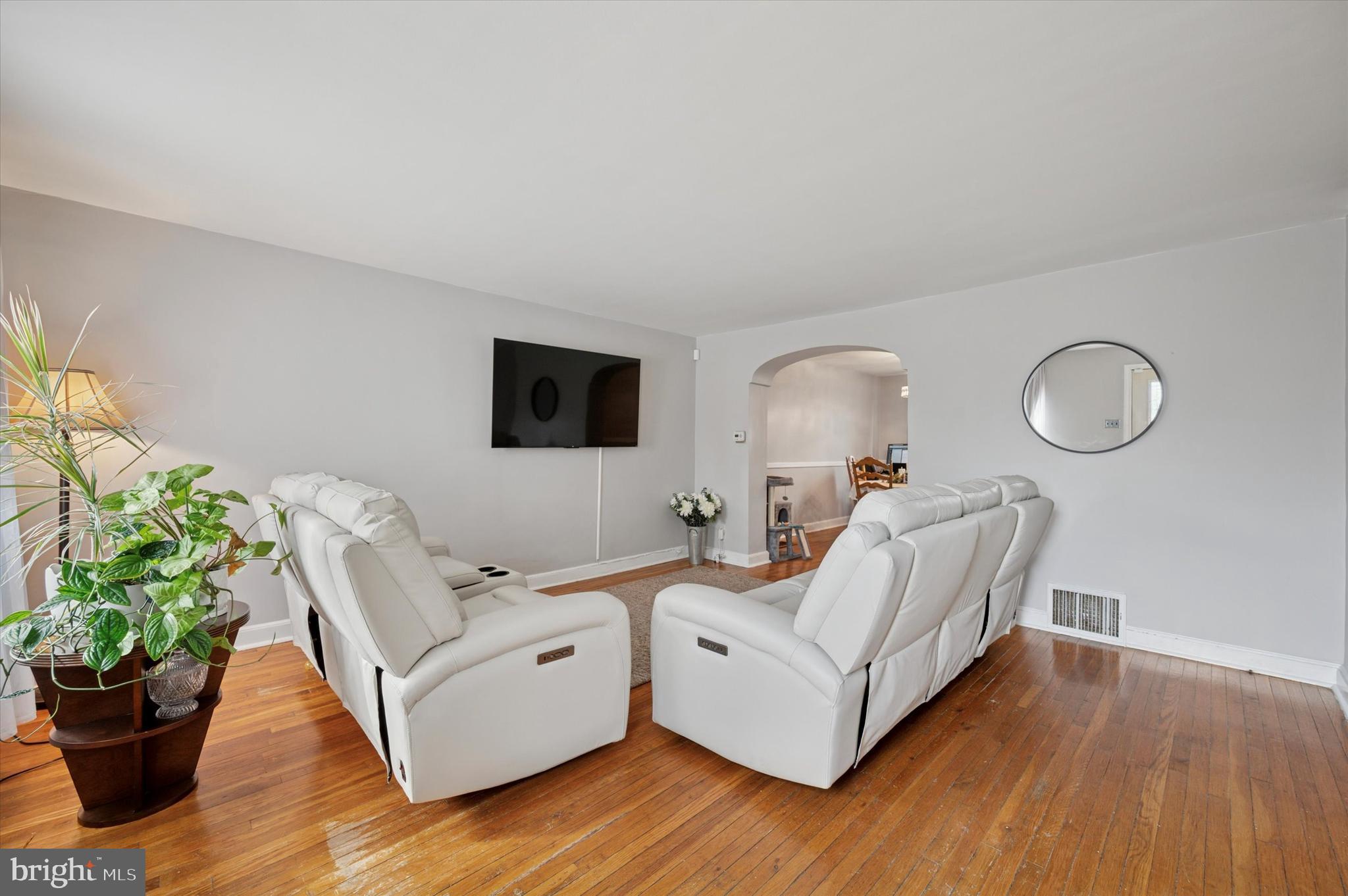 7507 Sherwood Road Philadelphia, PA 19151 - Photo 4 of 16 Gallery Image 4