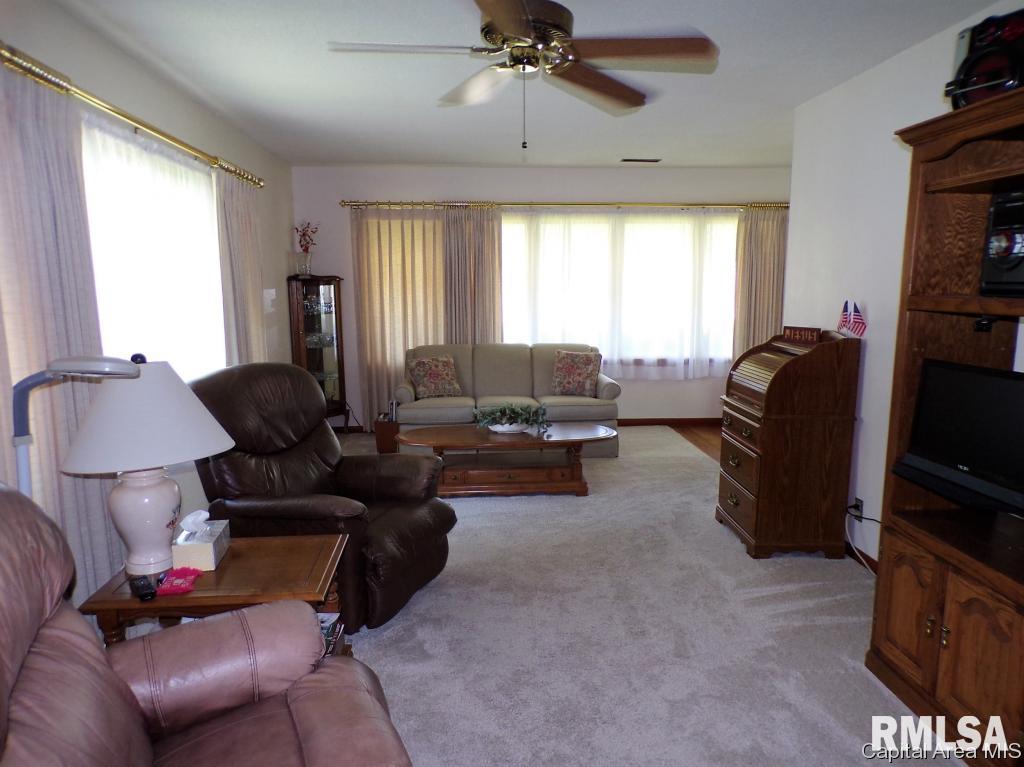 618 North Springfield Street Virden, IL 62690 - Photo 3 of 24 Gallery Image 3