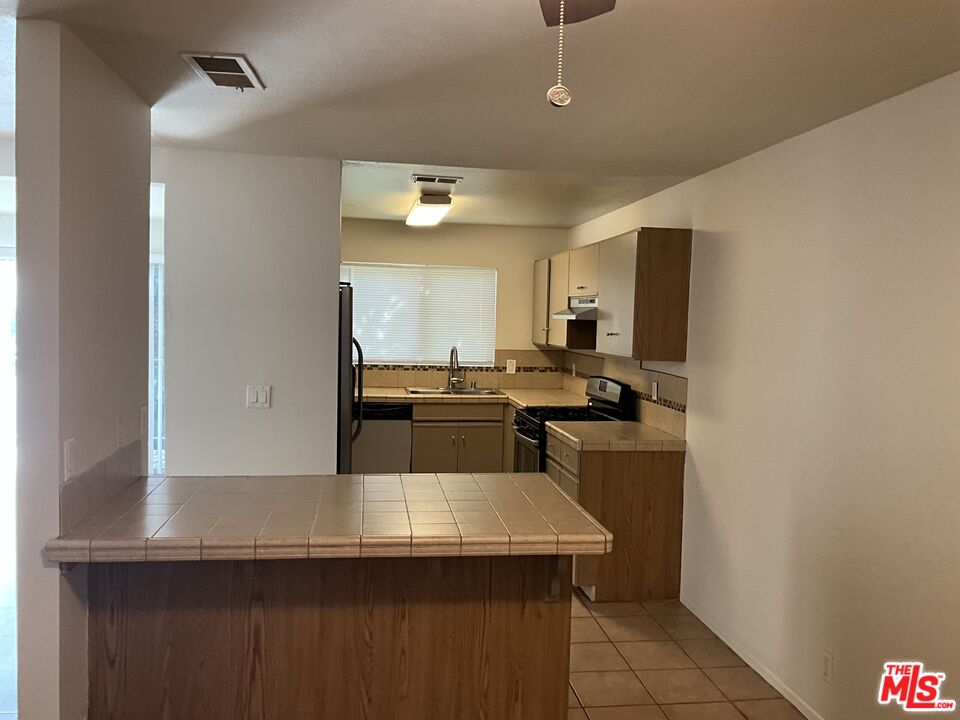 2410 North Towne Avenue, Unit 21 Pomona, CA 91767 - Photo 4 of 15