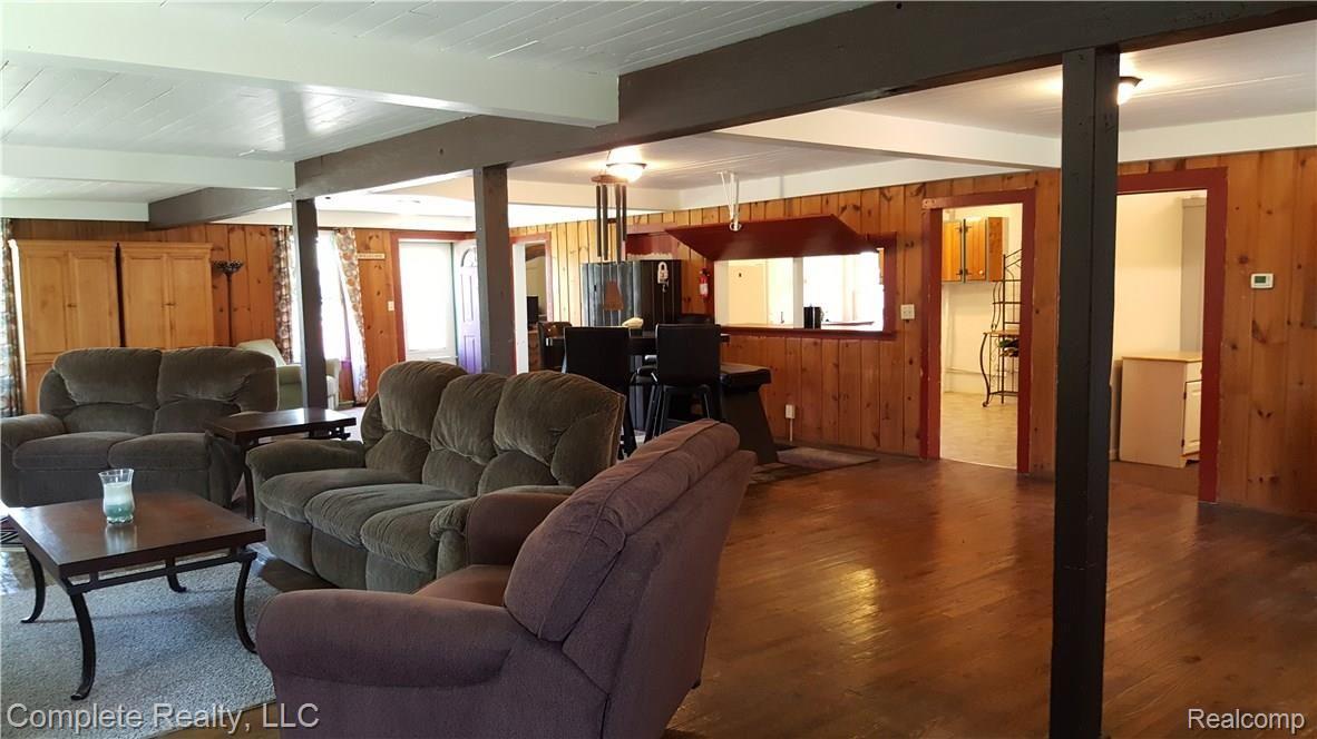 8033 East Richfield Road Davison, MI 48423 - Photo 5 of 46 Entry level recreation room..