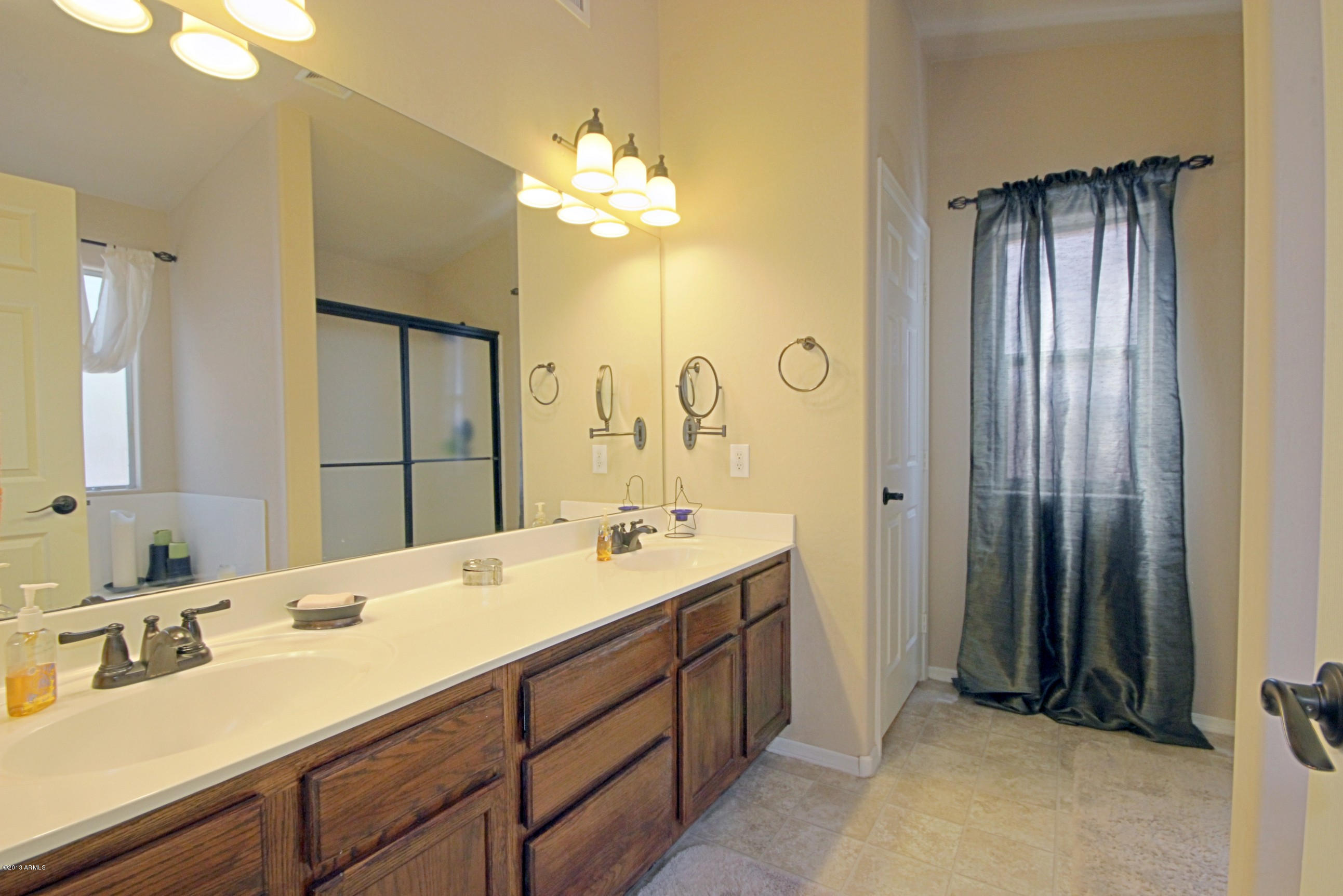 912 East Harwell Road Phoenix, AZ 85042 - Photo 11 of 21 Master Bath 1