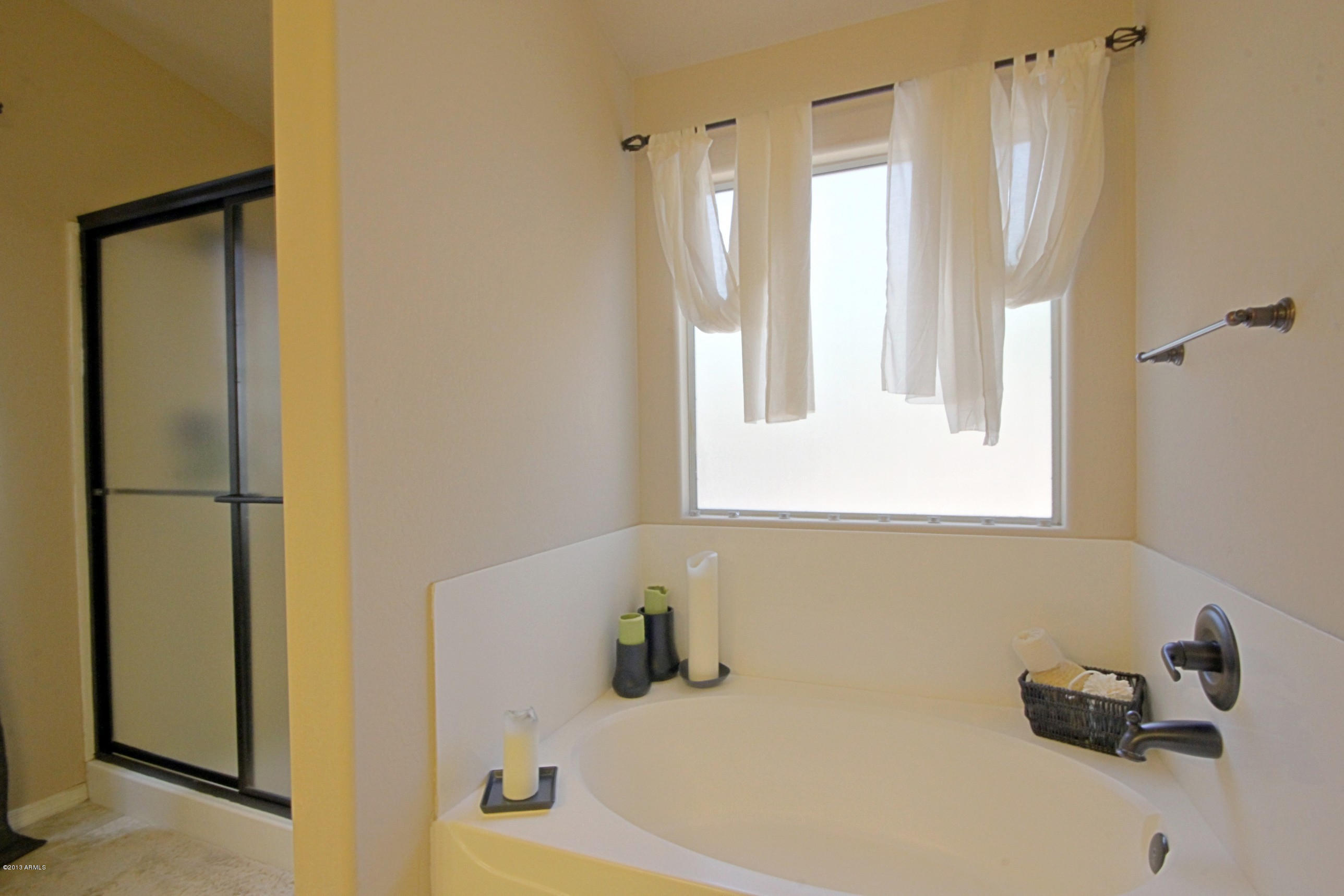 912 East Harwell Road Phoenix, AZ 85042 - Photo 12 of 21 Master Bath 2