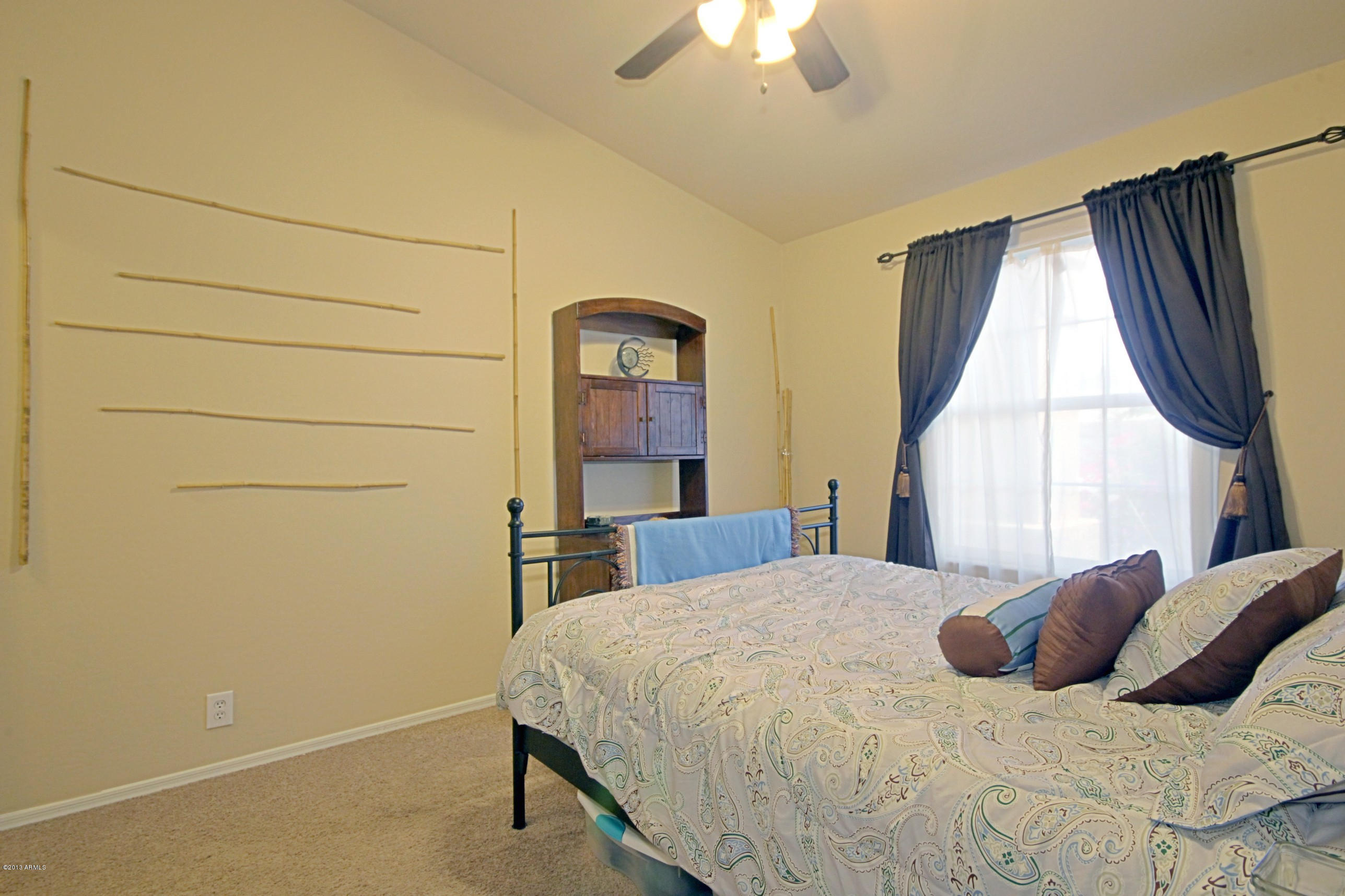 912 East Harwell Road Phoenix, AZ 85042 - Photo 13 of 21 2nd Bedroom