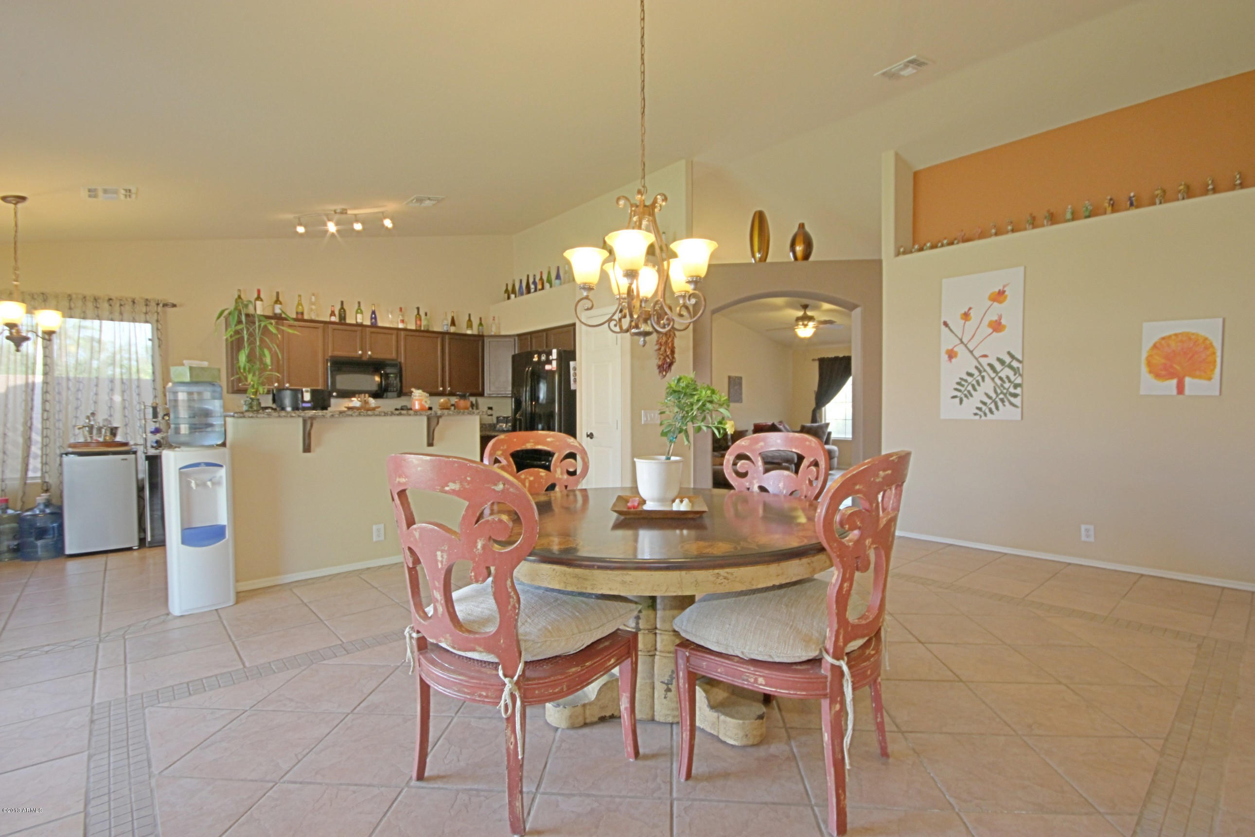 912 East Harwell Road Phoenix, AZ 85042 - Photo 5 of 21 Family Room and Kitchen 2