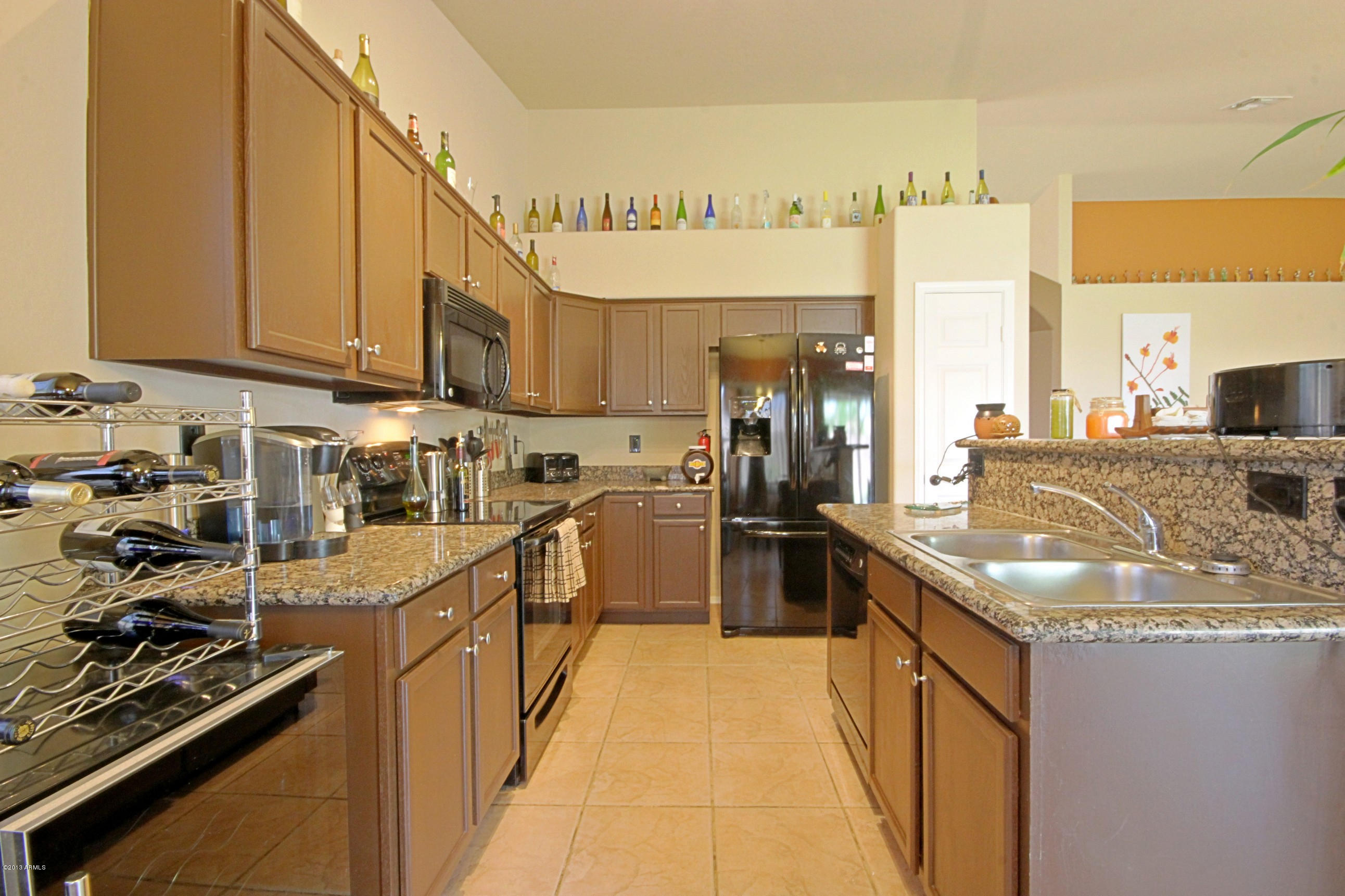 912 East Harwell Road Phoenix, AZ 85042 - Photo 6 of 21 Kitchen 1