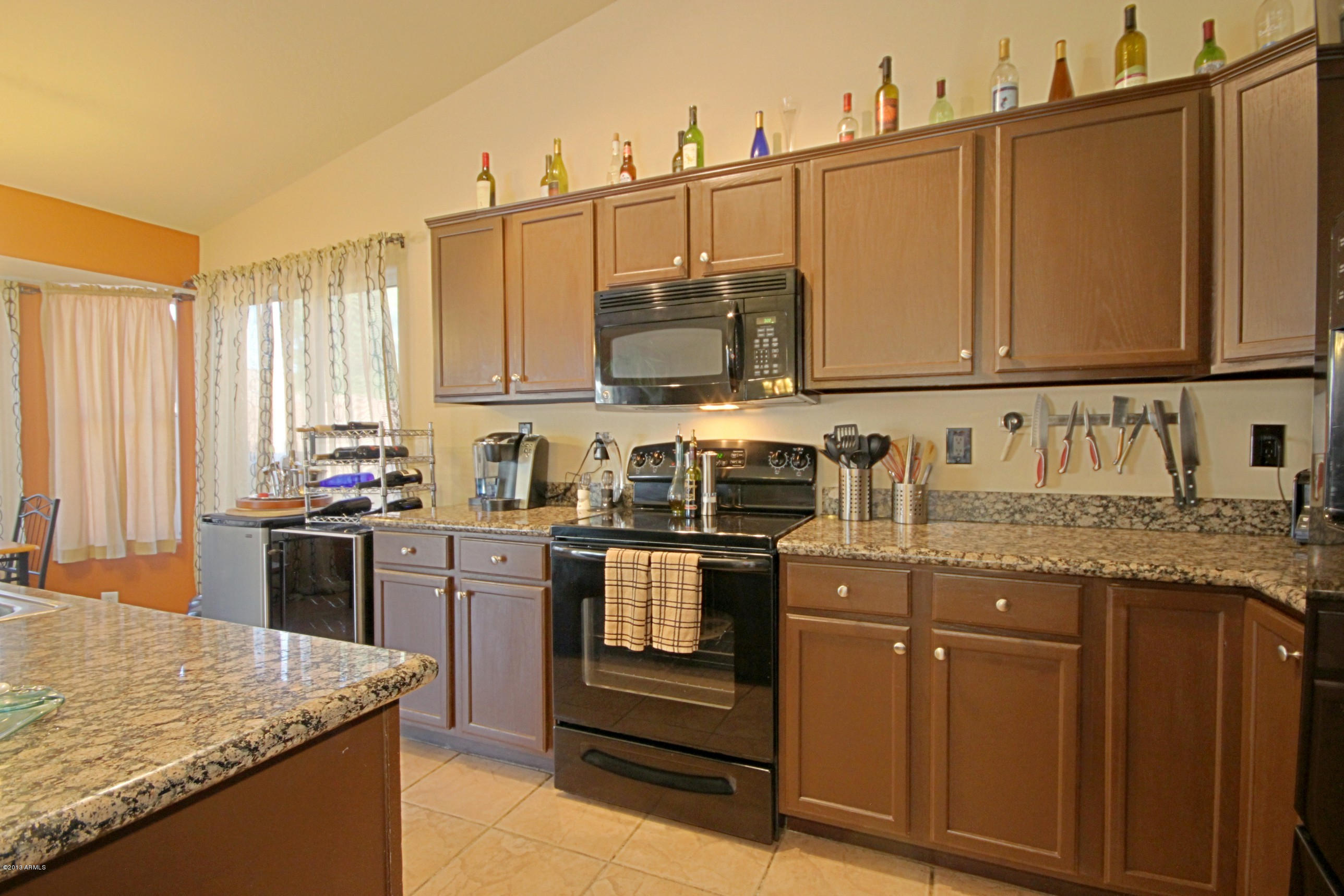 912 East Harwell Road Phoenix, AZ 85042 - Photo 7 of 21 Kitchen 3