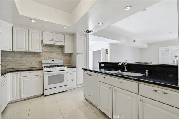 $929,000 | 1338 Amherst Avenue, Unit 102, Los Angeles, CA 90025