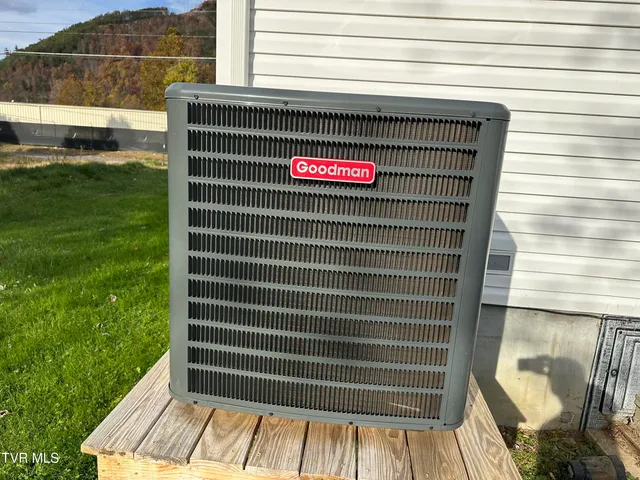 $179,000 | 112 Crook Street, Hampton, TN 37658