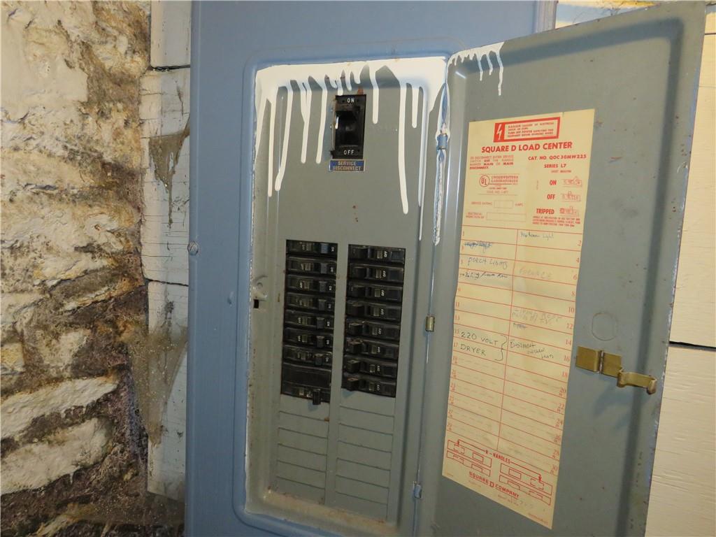 1214 Amanda Street Pittsburgh, PA 15210 - Photo 11 of 19 a view of entryway