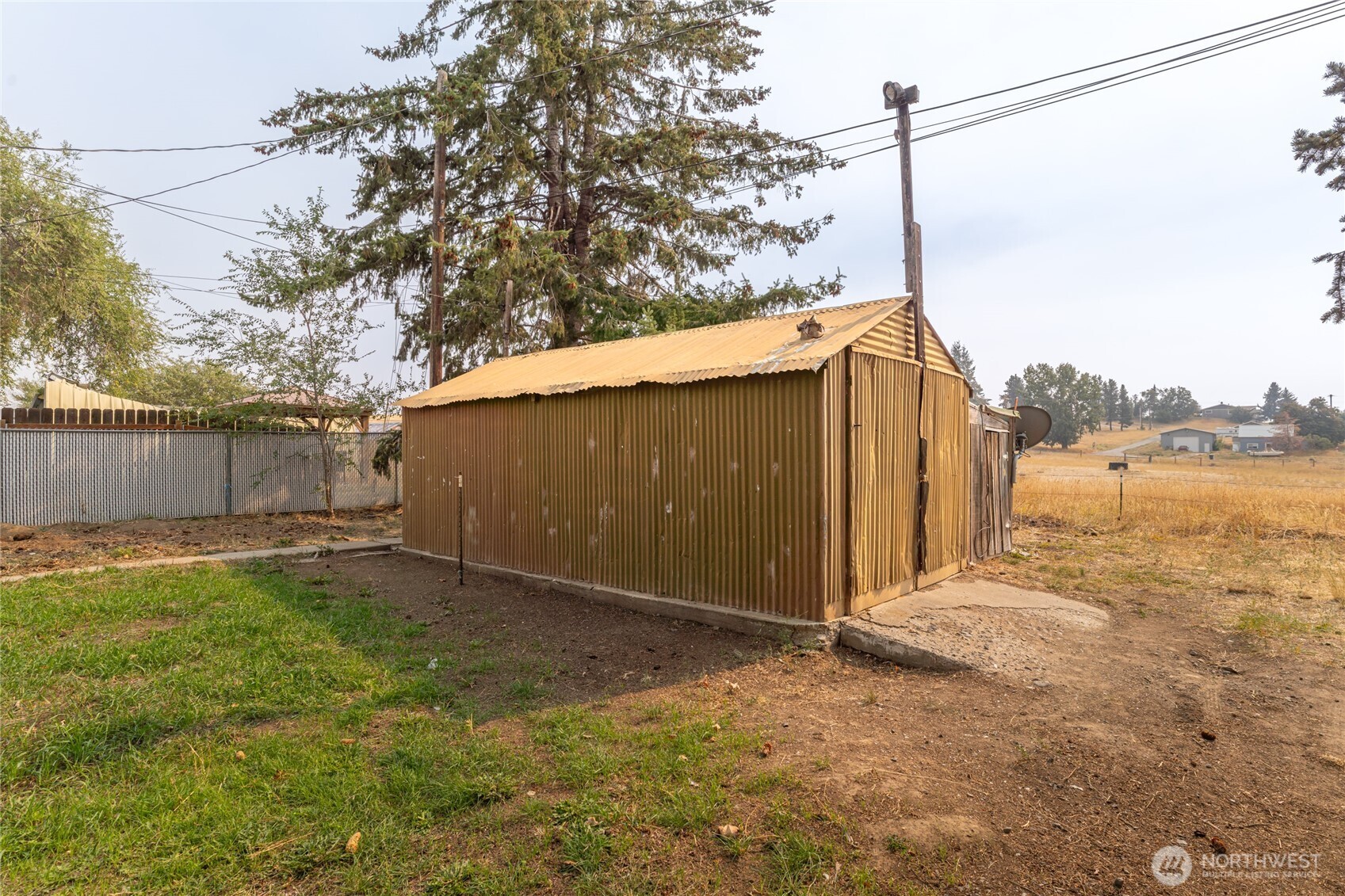 800 East Locust Street Waterville, WA 98858 - Photo 20 of 26 a backyard of a house