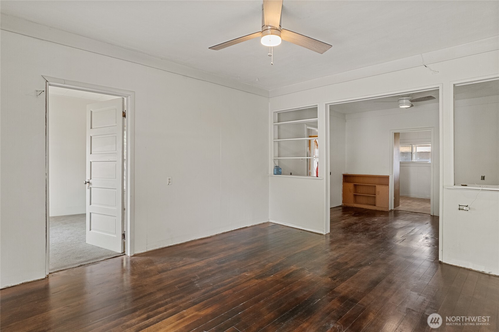 800 East Locust Street Waterville, WA 98858 - Photo 9 of 26 wooden floor in an empty room with a window